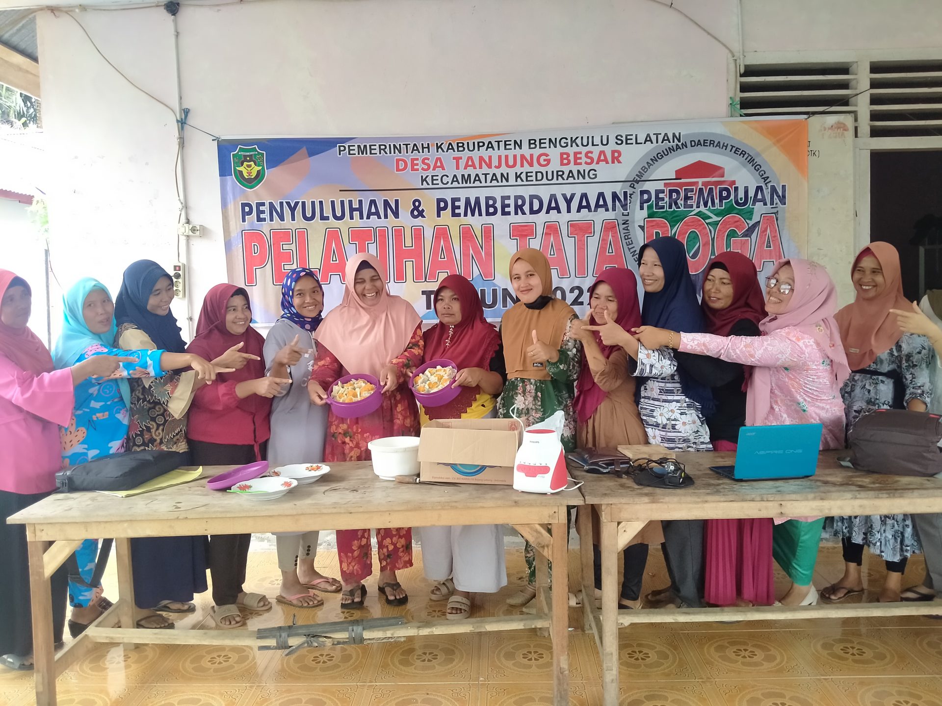 Pelatihan Tata Boga di Desa Panimbang Peluang Baru bagi Pemberdayaan Ekonomi